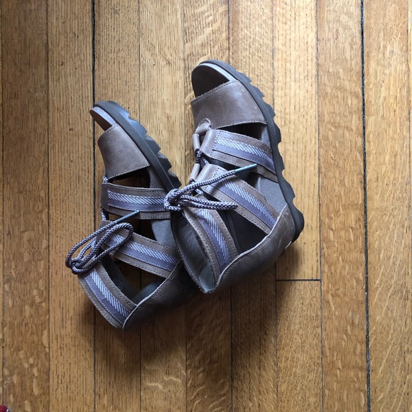 Like NEW Sorel Sandals Size 8 - Picture 3 of 8